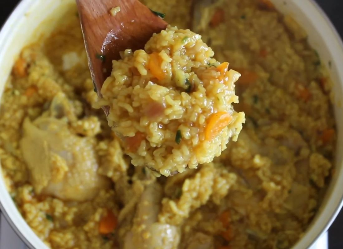 prikaz pilava sa piletinom