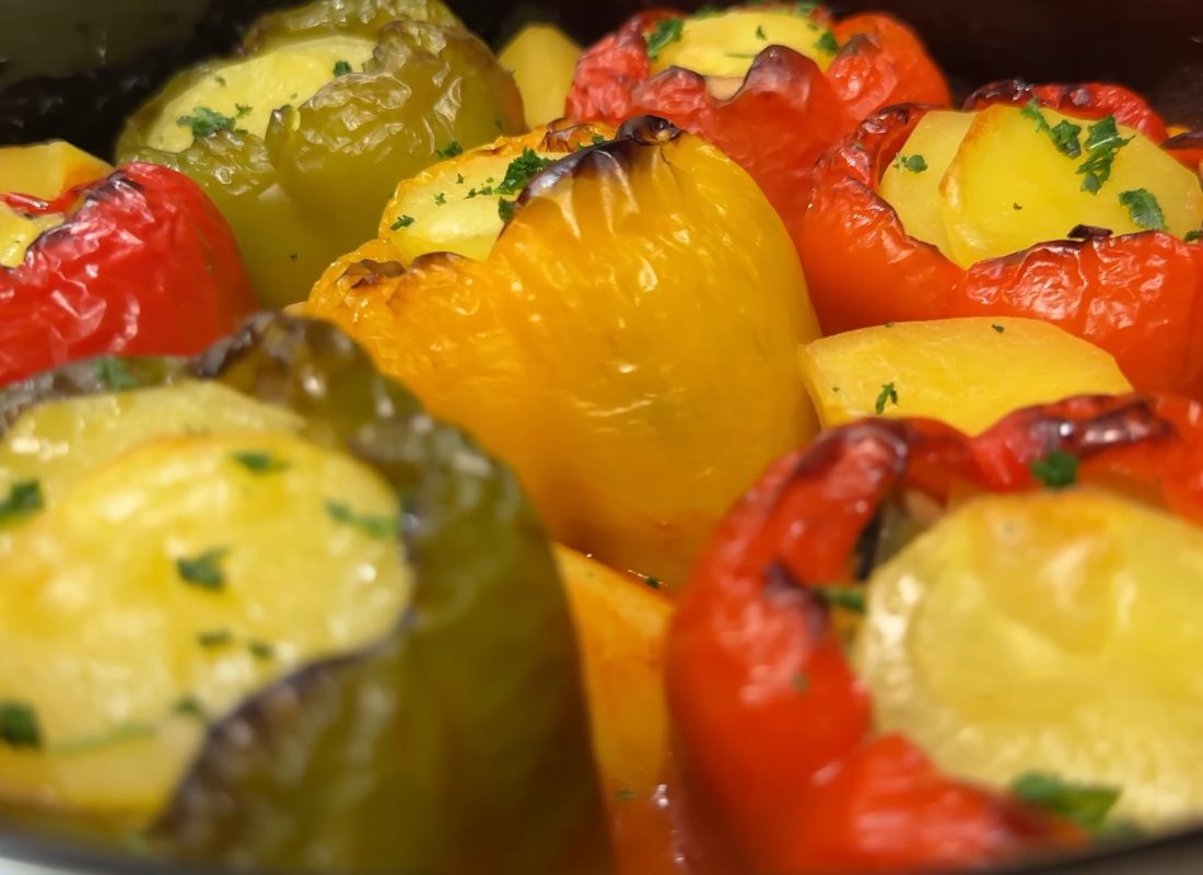 prikaz punjenih paprika u šerpi