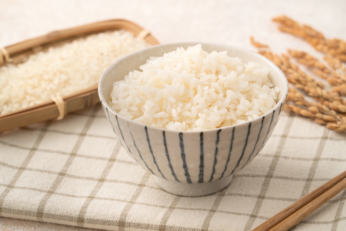 prikaz pirinča u činiji